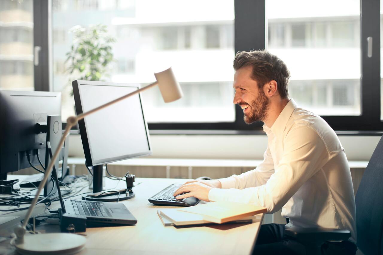 Man working at computer. Source: Pexels -olly