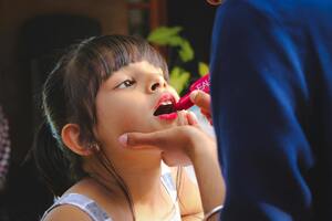 Trucchi per bambina: guida sicura tra gioco, creatività e cura della pelle